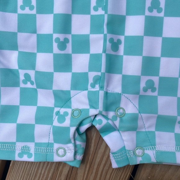 NWT- Mickey Mouse Short Sleeve Rashguard Swimsuit Size 6Months & 12 Months - Picture 4 of 7